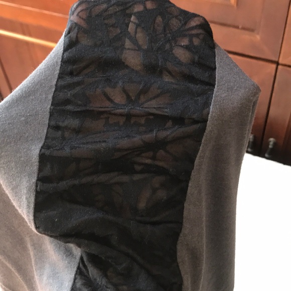 Express embroidered tank - Picture 4 of 4